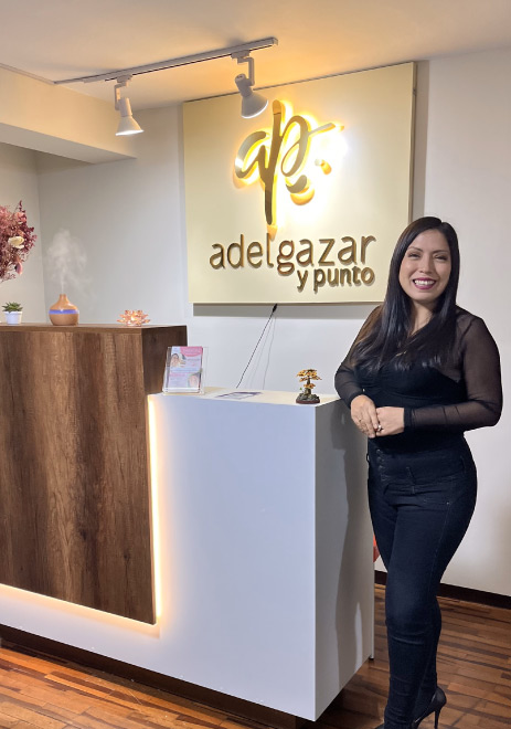 azucena-lopez-gonzales-sonriente-en-una-de-las-cedes-de-su-centro-adelgazar-y-punto